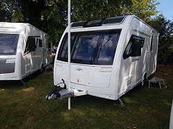 Lunar Quasar 462 2019 caravans Library Photo